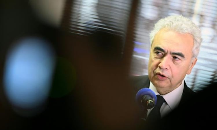 Oil prices jump again as worries grow over Hormuz