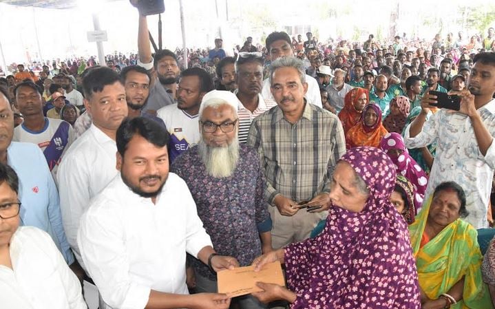 1,237 RCC conservancy workers get PM's Eid gift in Rajshahi