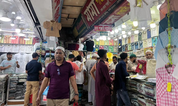 Old Dhaka bustles with last-minute Eid shoppers