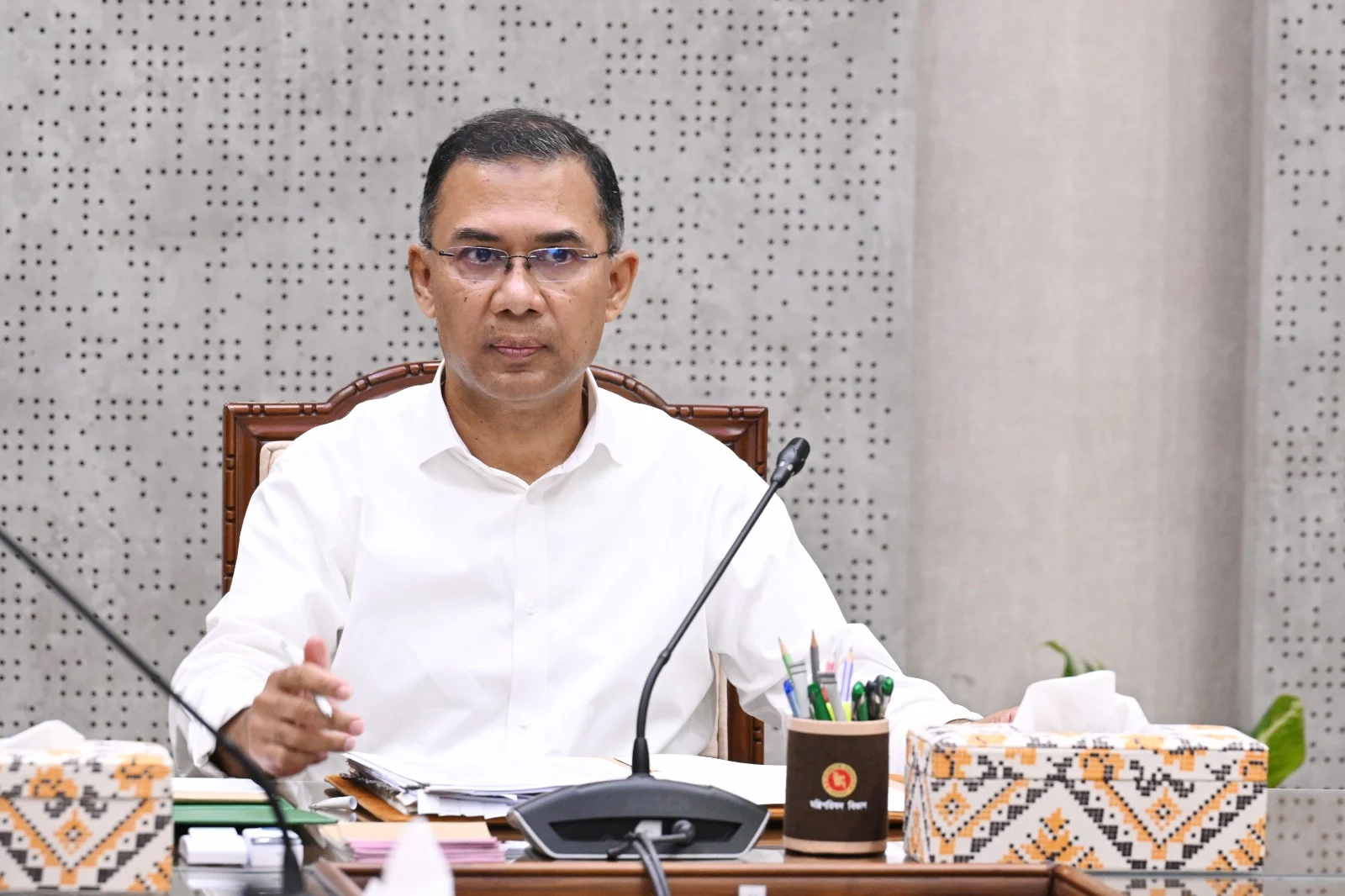 PM chairs cabinet meeting at secretariat 