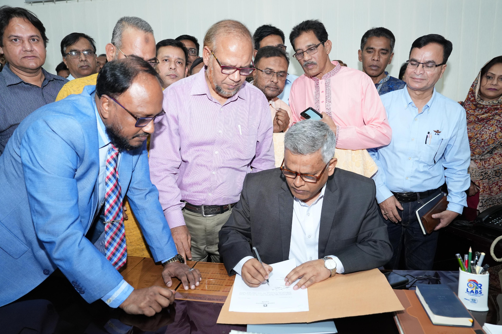 Newly appointed RU VC joins office