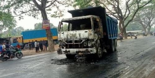 Father, son killed in road accident in Rajshahi's Puthia