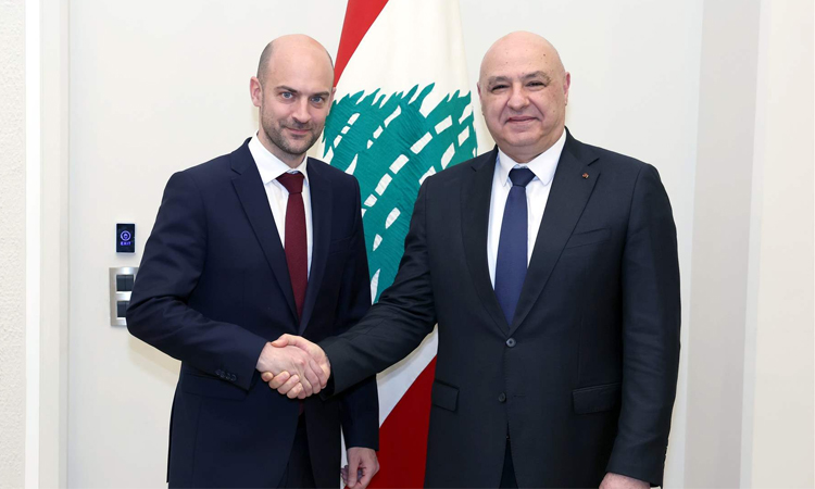 Lebanese president calls for truce while receiving French foreign minister