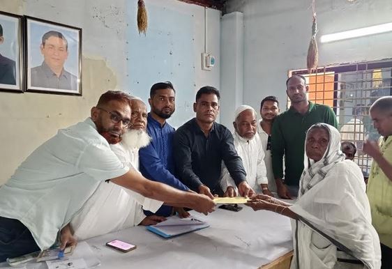 Cash from PM’s relief fund distributed to needy in Madaripur