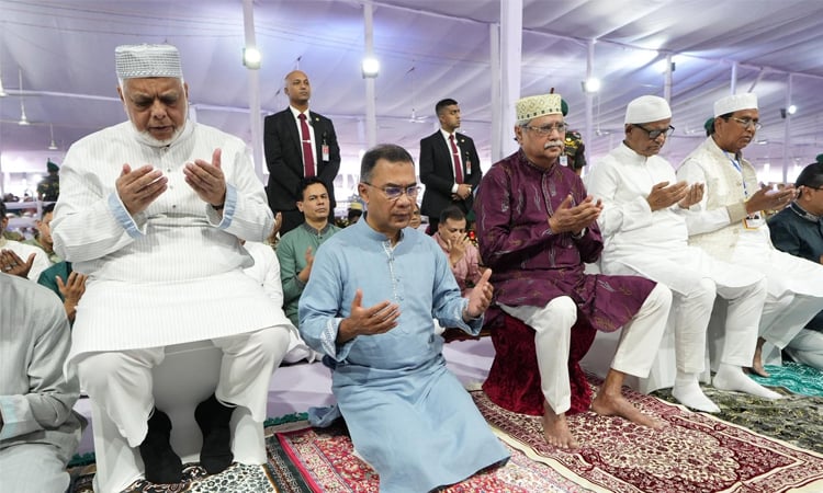 PM offers Eid prayers at National Eidgah