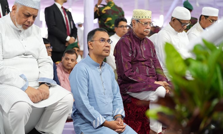 President offers Eid-ul-Fitr prayers at National Eidgah