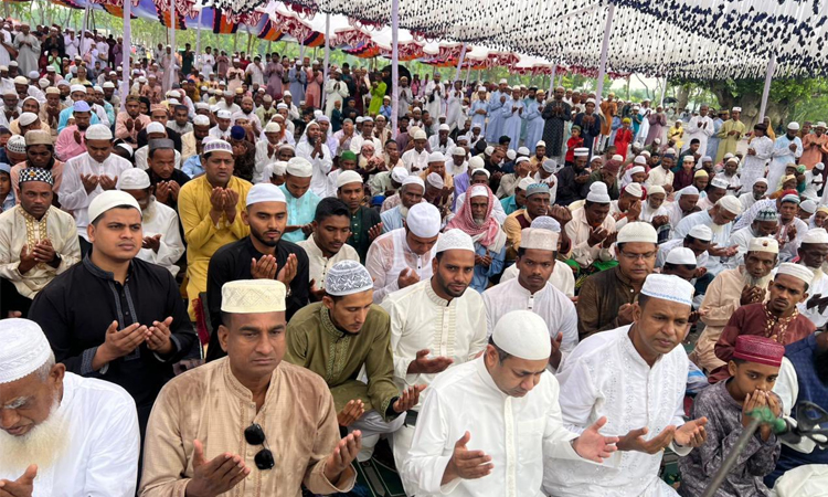 State Minister for Information offers Eid prayers in Nandail