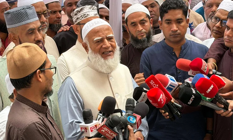 Opposition leader offers Eid-ul-Fitr prayers in Mirpur 