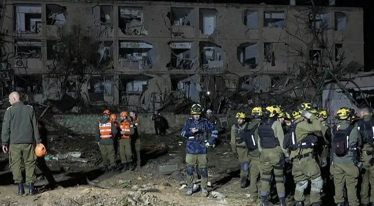 Iran missile strikes wound over 100 in two south Israel towns 