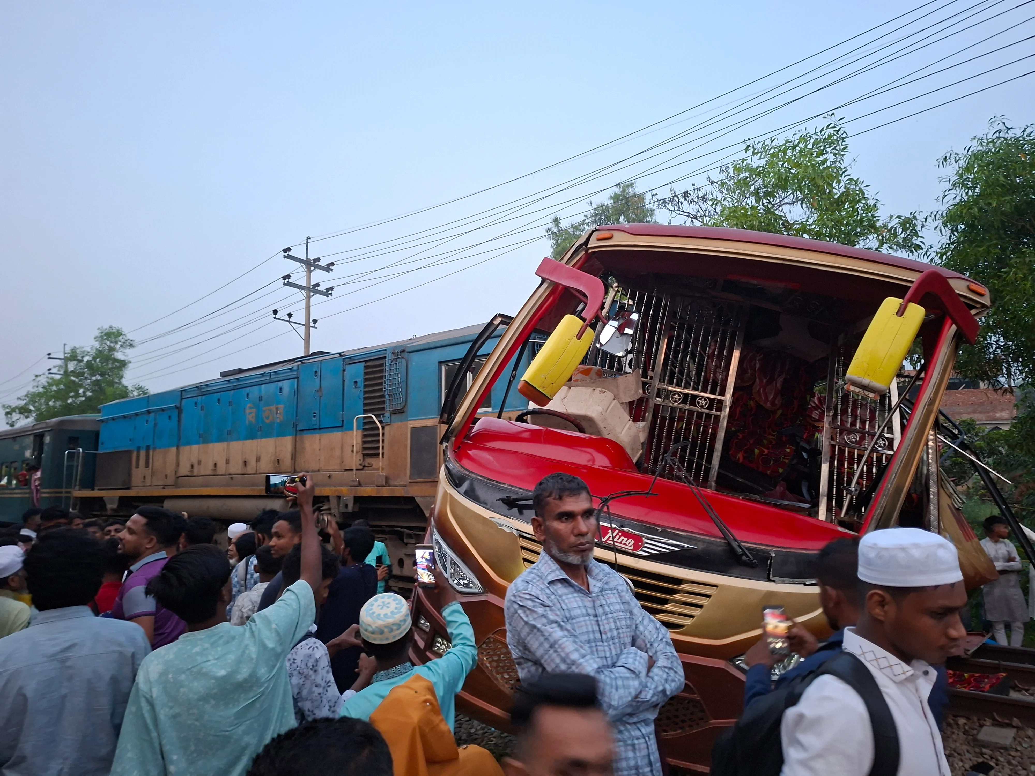 12 killed in Cumilla road accident