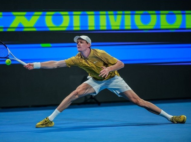 Sinner, defending champ Mensik advance to third round at Miami Open