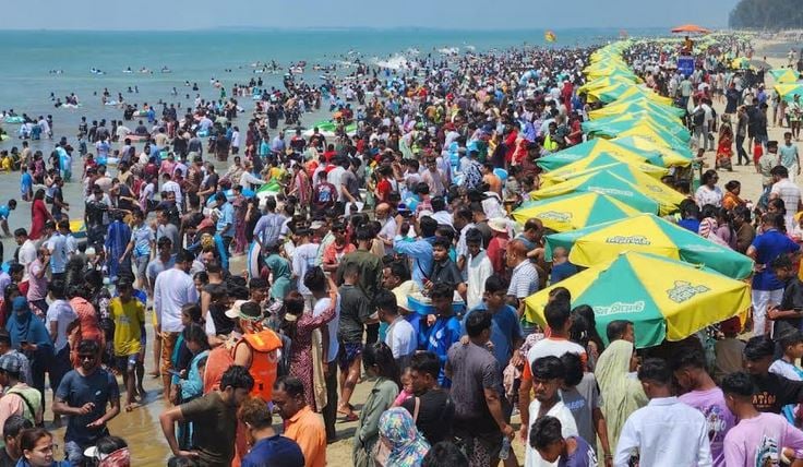 Cox’s Bazar sea beach bustling with tourists on second day of Eid