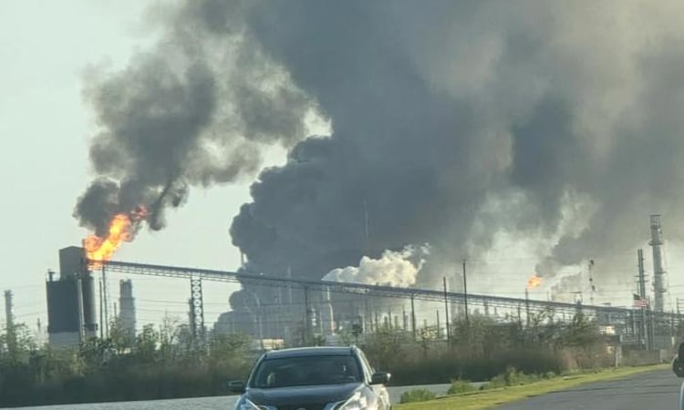 Oil refinery explosion reported in Texas