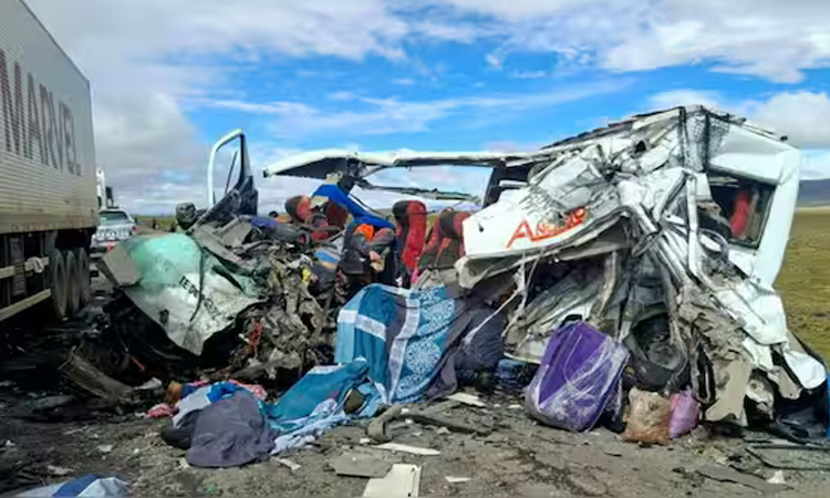 At least 13 dead in road accident in southern Peru