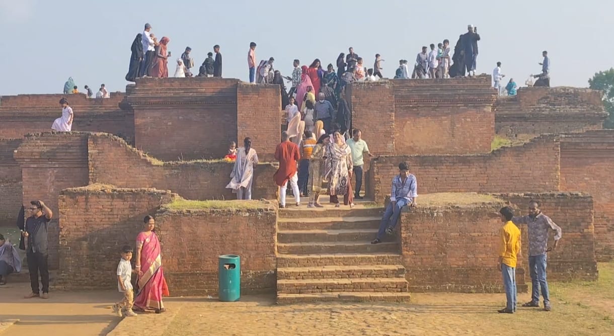 Tourists flock to Cumilla historical sites during Eid holidays