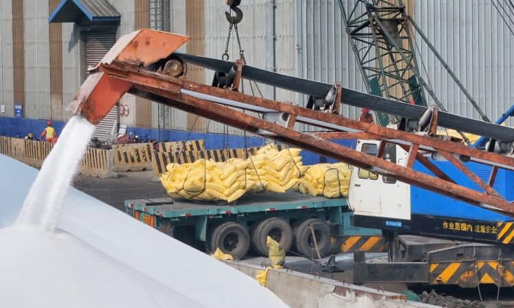 Crude tumbles, stocks rally on hopes for Iran war de-escalation