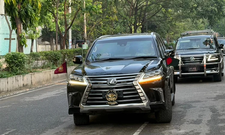 PM uses national flag on official car for first time
