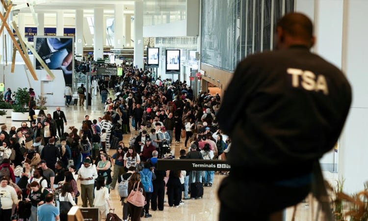 US Senate moves to end airport chaos