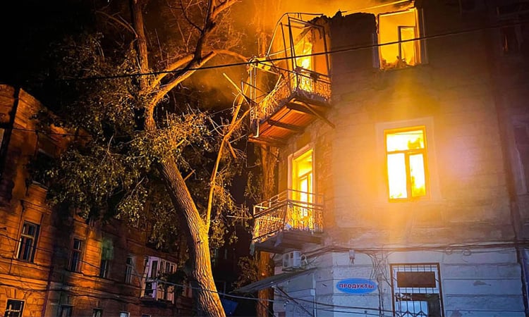 One killed in strikes on Ukraine residential buildings, maternity hospital: authorities