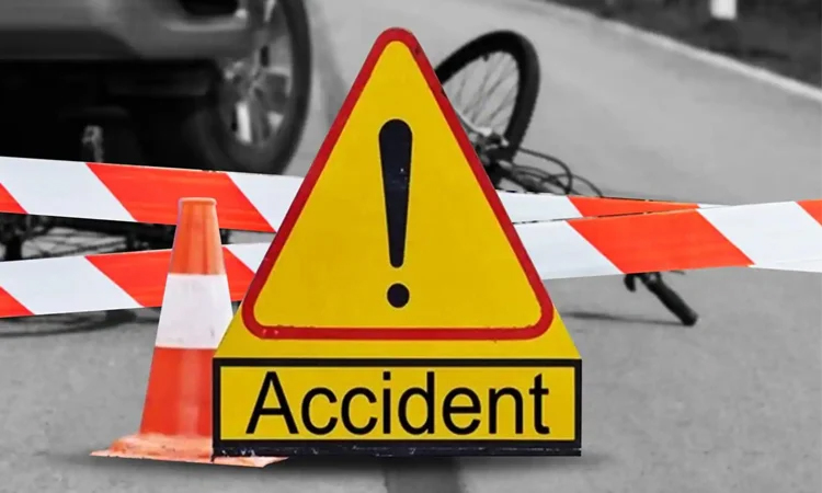 2 killed, 6 injured in bus-truck collision in Dinajpur