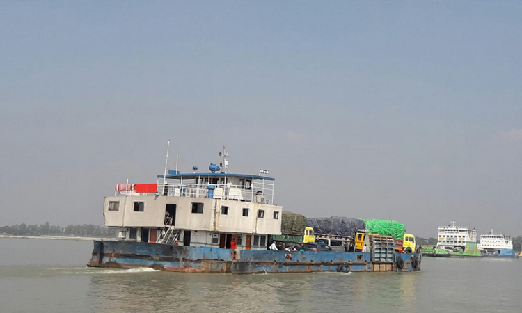 Ferry services on Paturia-Daulatdia route resume after 2 hrs