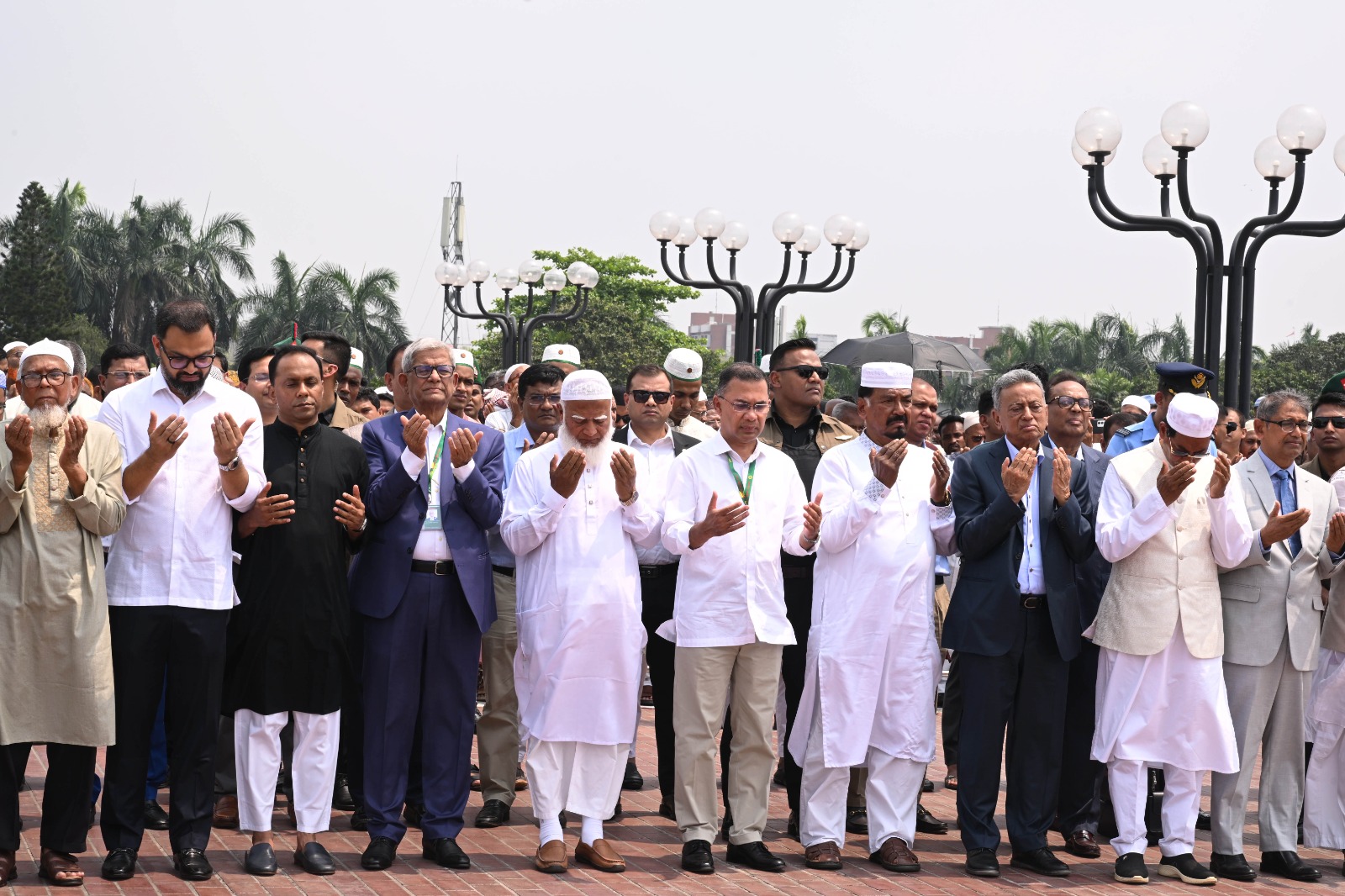 PM joins namaz-e-janaza of Dilara Hafiz