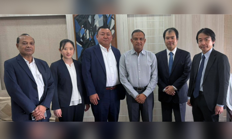 Govt working to develop traditional silk sector: Shariful Alam