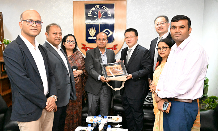 Chinese Ambassador pays courtesy call on DU VC