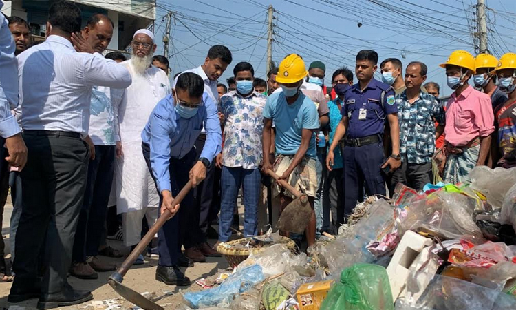 DC warns of strict action against artificial fuel shortage in Rajshahi