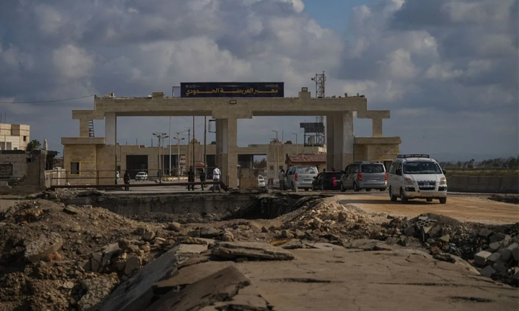 Israel says will strike Lebanon-Syria border crossing