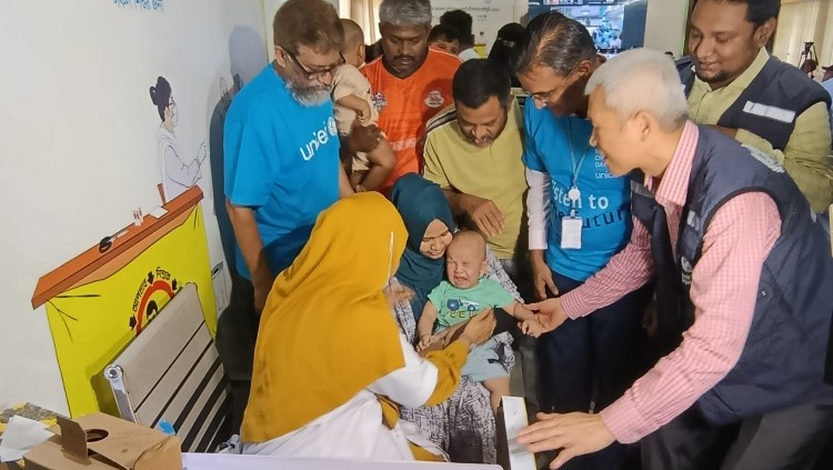 Salahuddin launches emergency measles-rubella vaccination campaign in Cox's Bazar