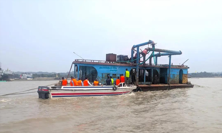Five held with dredgers in Sitakunda, fined Tk 1.5 lakh 