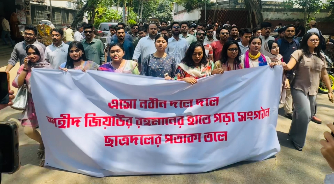 Chatra Dal stages rally welcoming freshers at DU