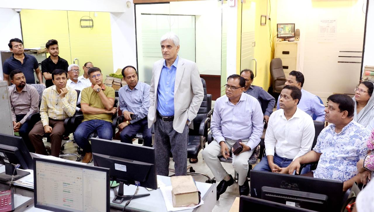 Newly appointed BSS MD and Chief Editor Kamal Uddin Shabuj interacts with BSS journalists and employees. Photo: BSS
