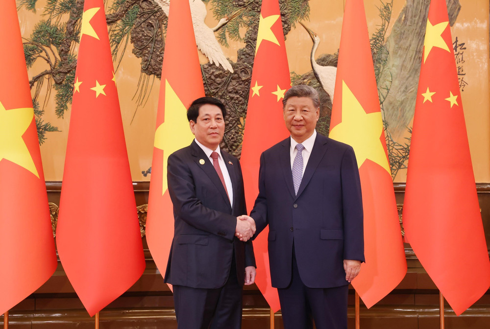 Vietnam confirms top leader's China visit