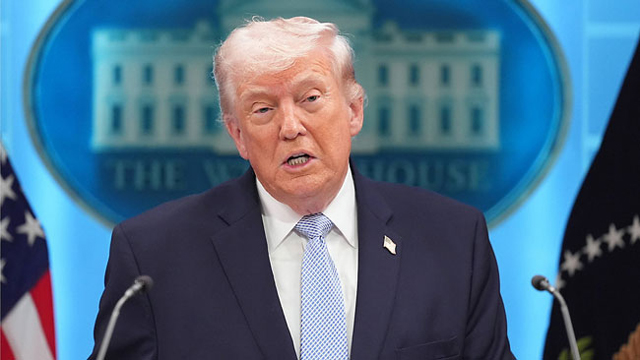 Trump slams right-wing commentators who oppose Iran war