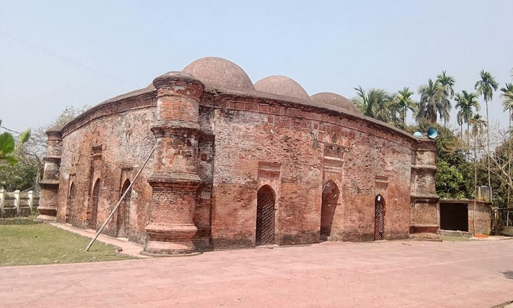 Historic Masjidkur Mosque faces decay, calls grow for urgent preservation