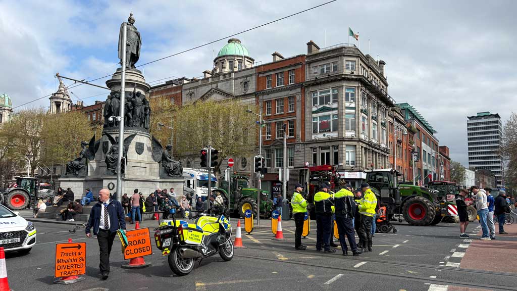 Irish police chief denounces oil refinery blockade