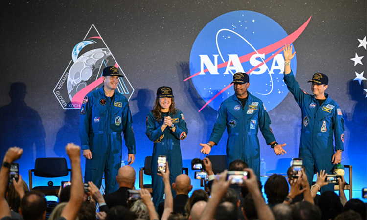 Artemis crew urges unity on 'lifeboat' Earth