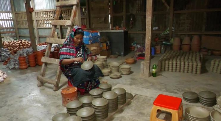 Potters of Patuakhali's Palpara busy ahead of 'Pahela Baishakh'