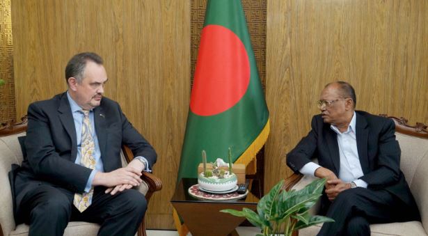 US Ambassador meets Environment Minister 