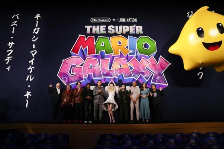 Galactic 'Super Mario' rules N. America box office for second week