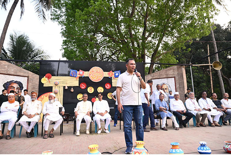 PM urges countrymen to remain alert against opposing welfare prog