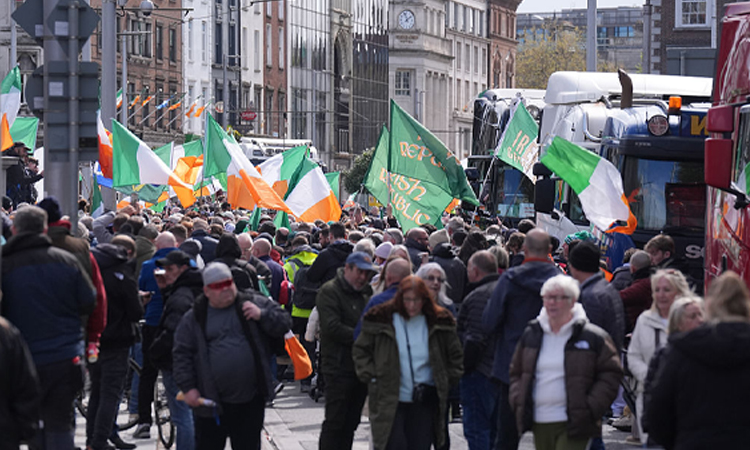 Irish government survives no-confidence motion