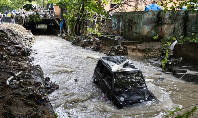 Floods in Dominican Republic kill 7, displace over 30,000
