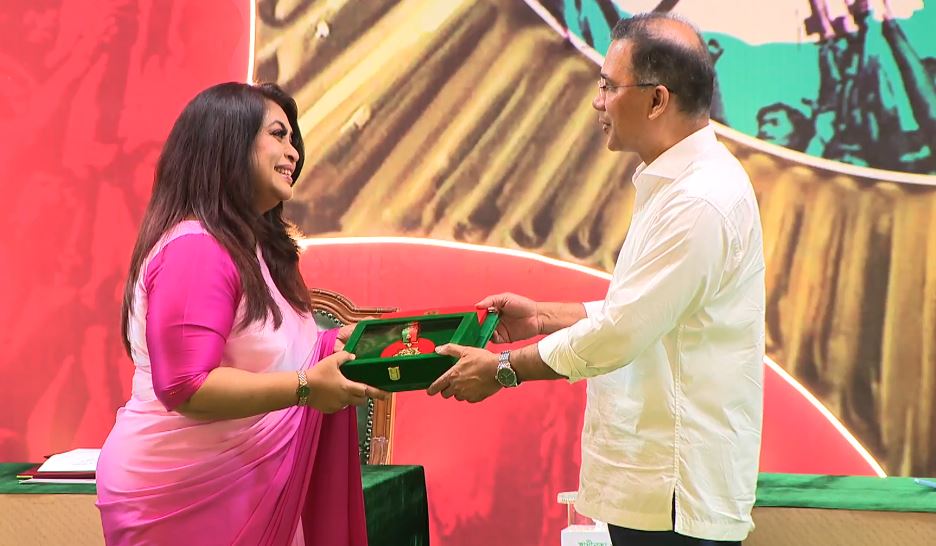 PM confers Independence Award on 15 individuals, five institutions