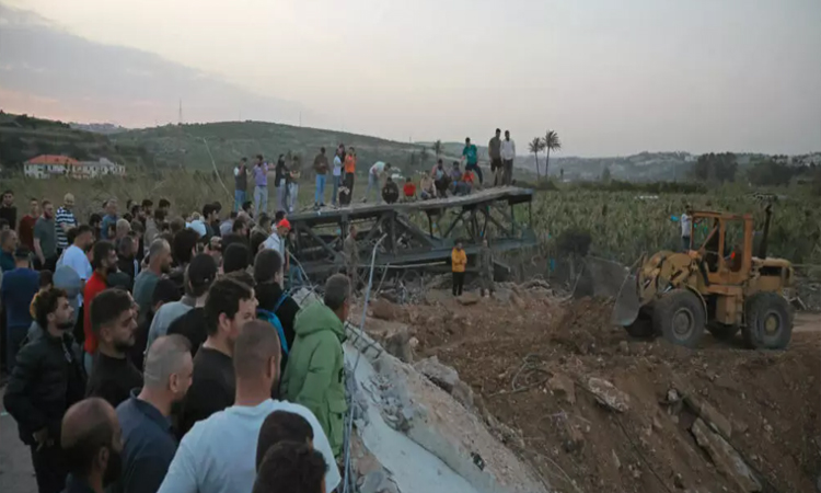 Hours after ceasefire, a lifeline to south Lebanon reopens