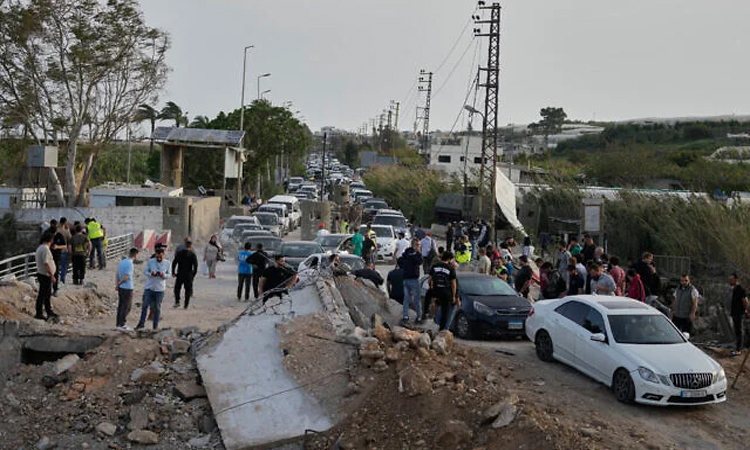Lebanese army restores road, bridge damaged by Israeli strikes