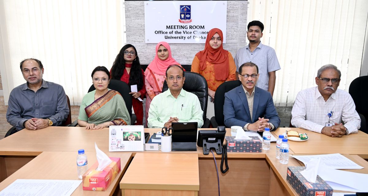 14 DU students get scholarships