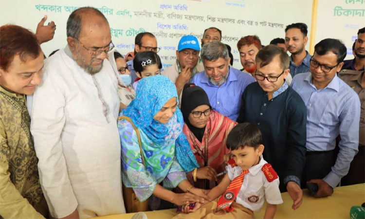 Govt intensifies measles-rubella vaccination campaign to combat public health risks: Muktadir 
